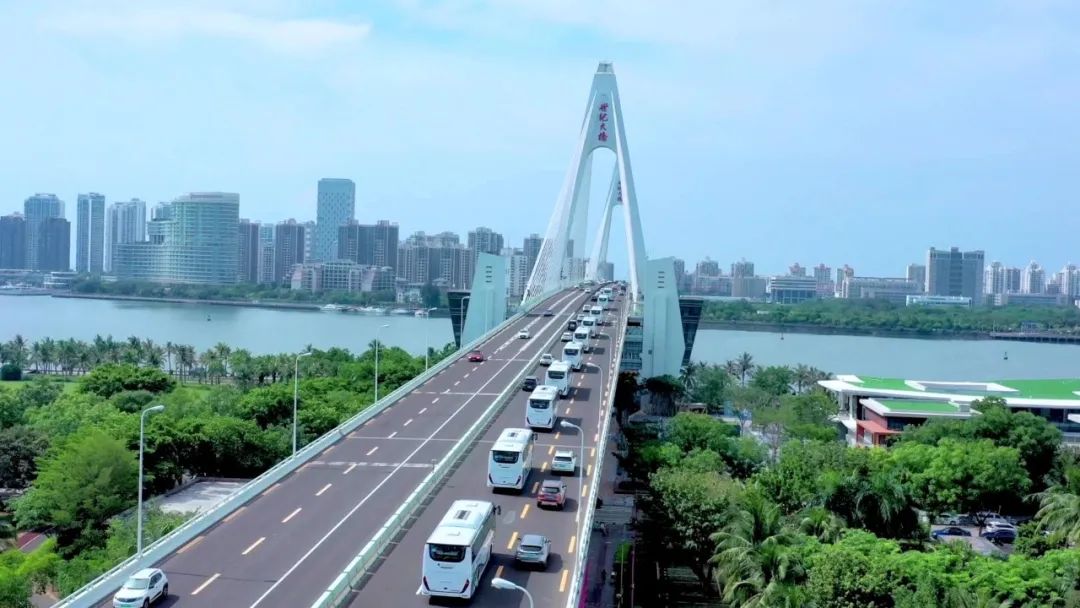 纵贯南北批量交付，宇通客车助推旅游高端、电动化转型