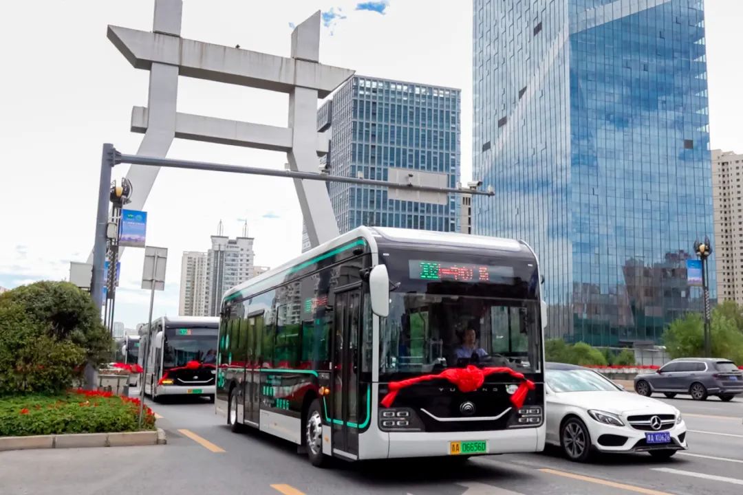 220辆!宇通宇威高端公交车交付西宁