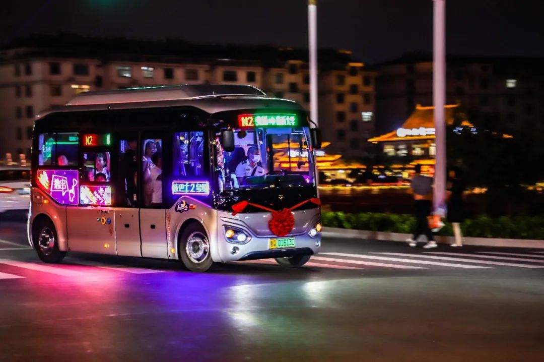 央视点赞夜巴士！宇通点亮烟火琅琊
