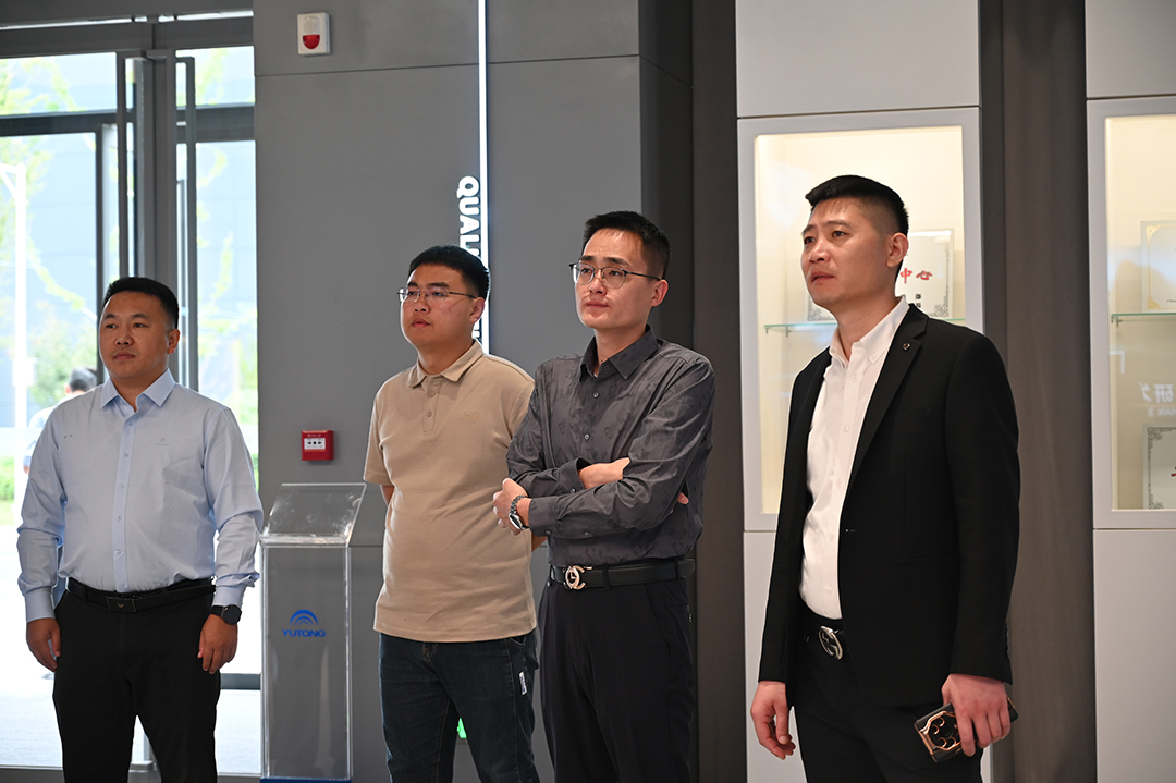 200台!宇通重卡与海裕丰盈、斑马师傅达成合作签约 200台!宇通重卡与海裕丰盈、斑马师傅达成合作签约