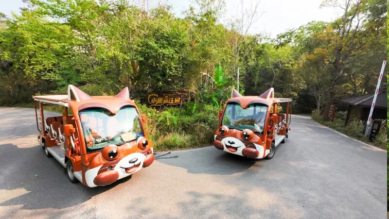 宇通锂电观光列车和剑齿虎观光车亮相北京，以定制化方案赋能景区升级