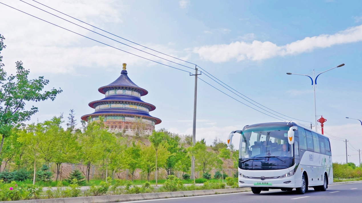 旅游持续火爆，民众出行意愿高涨，宇通客车“旅游全场景解决方案”为行业赋能