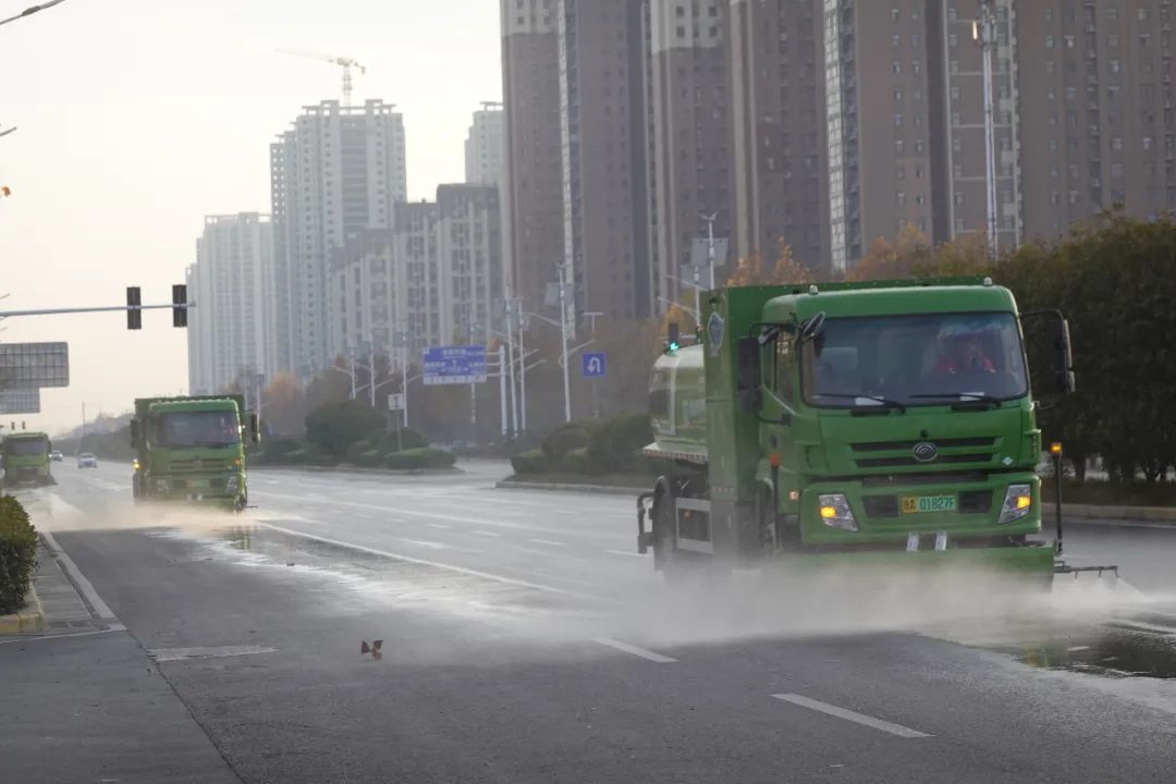 首批10台氢能源环卫车在郑州市经开区“上岗”环卫工作正式迈入氢能源时代