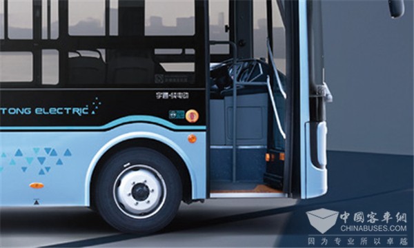 “睿控”E平台多维赋能 宇通C8E跨界版打造实力多面手