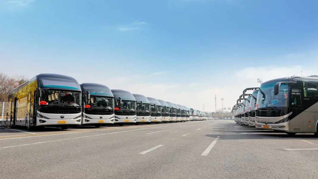 “两会时刻”开启！宇通T7等高端车型实力护航各地两会