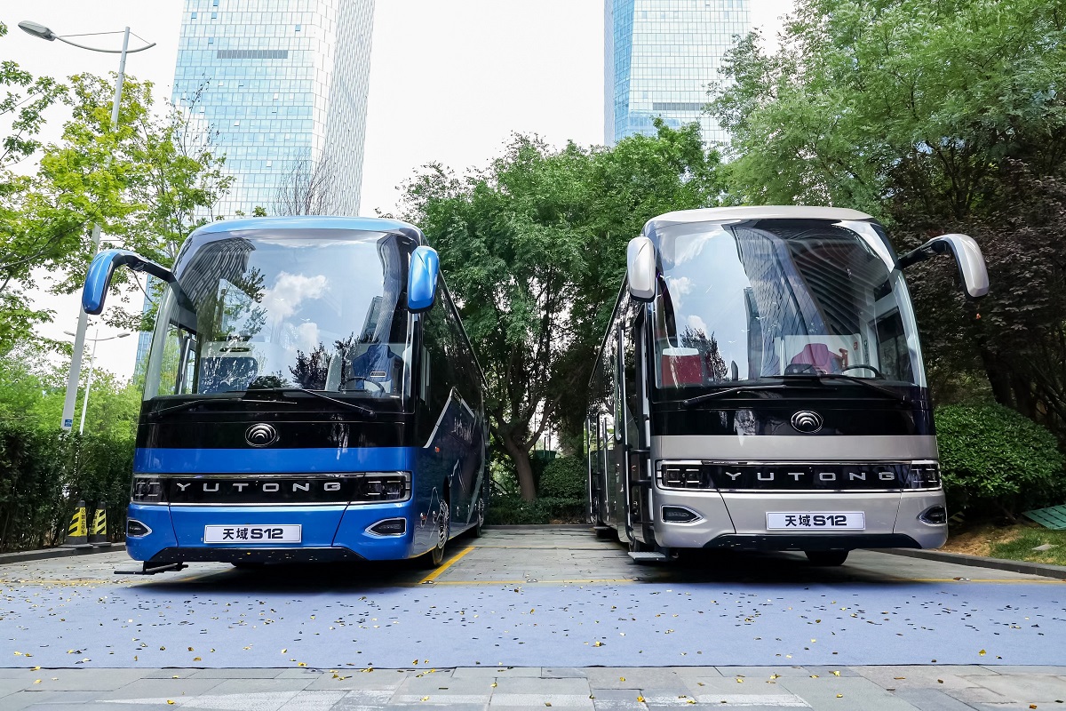 数据|5.6万辆收官！客车市场“期中考”放榜：宇通断层领先！远程领涨，5企业跑赢行业