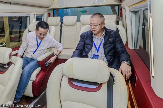 高频吸睛！宇通客车“好产品+好方案”亮相中国道协年会