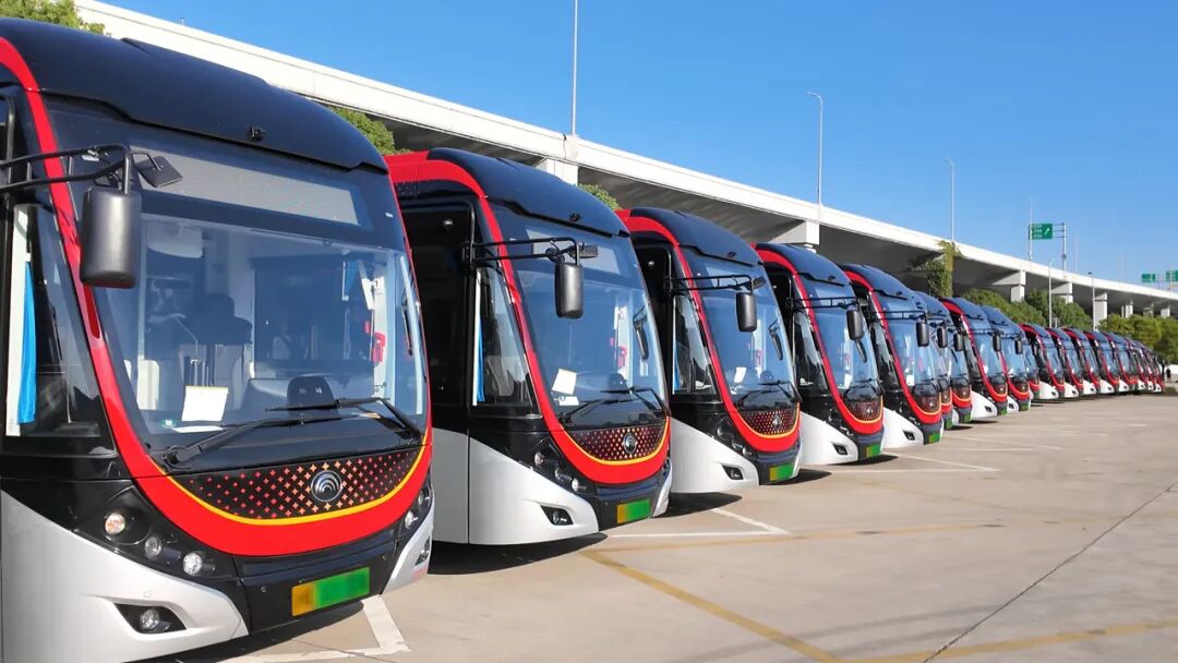 八届全勤!车型焕新!宇通为进博会保驾护航 图片