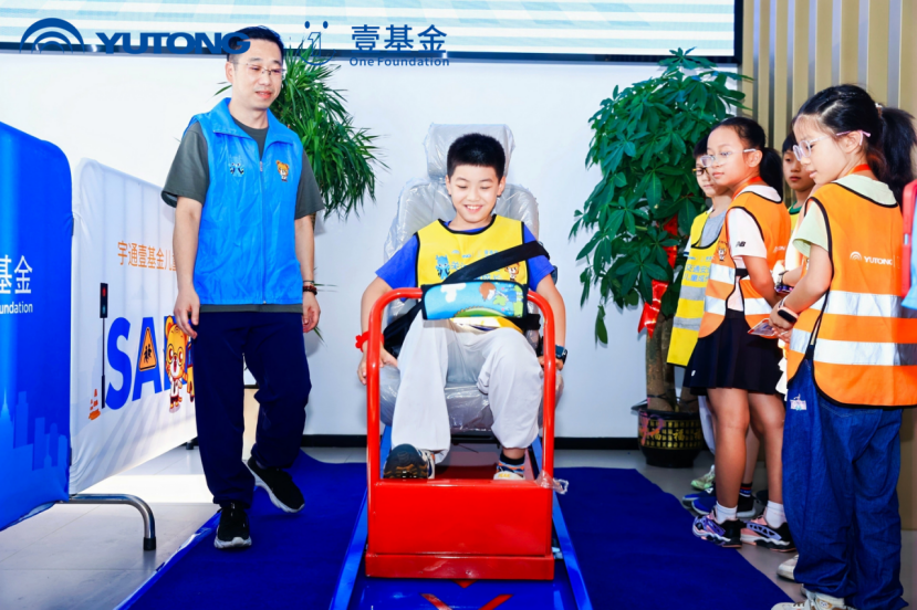 爱心接力江城！“久久公益节”宇通温情守护儿童安全出行