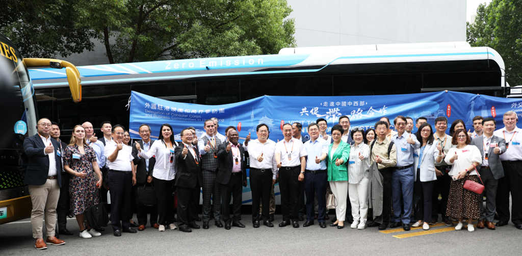 外交部驻港公署率团参访宇通！ - 第1张