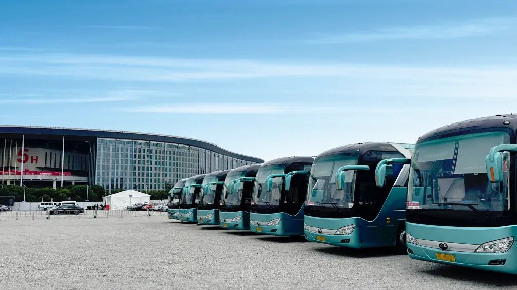 八届全勤!车型焕新!宇通为进博会保驾护航 图片