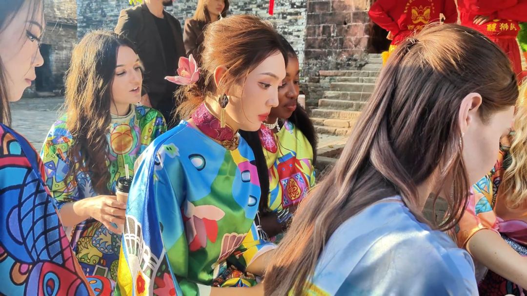“宇”美同行，宇通C11E担当世界旅游小姐“美丽护卫队”