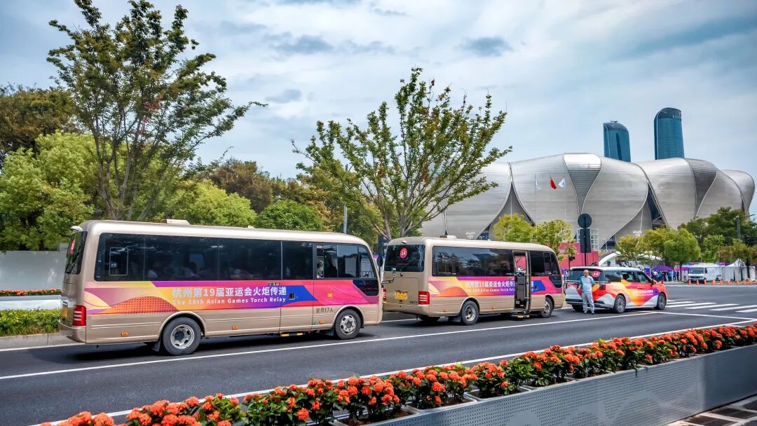 奏响“十五五”开局强音!宇通连续22年主力服务全国两会 图片