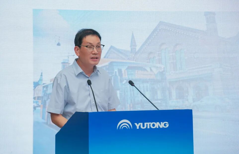 权威媒体团走进宇通,参观体验宇通高端制造 图片