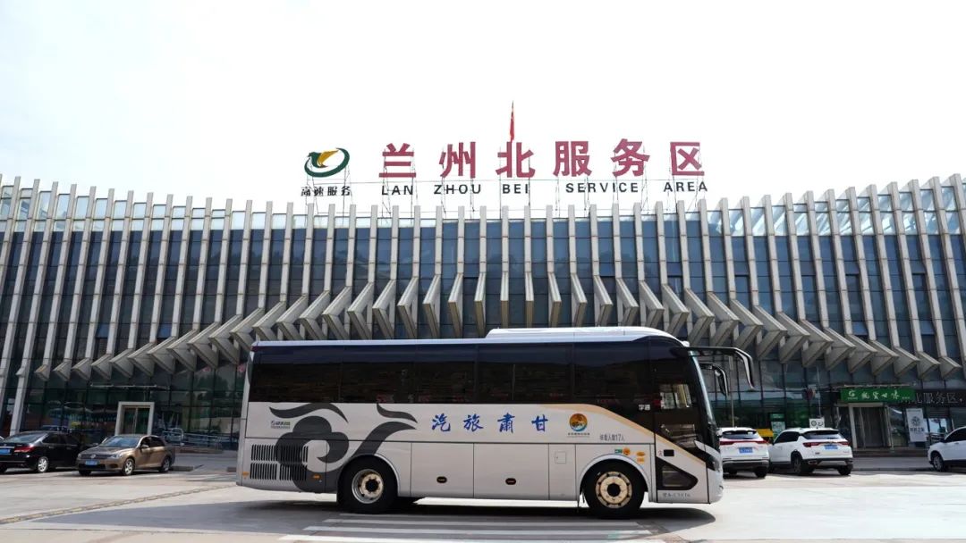 国风车奔赴丝绸路！宇通携手甘肃旅汽打造西北高端游