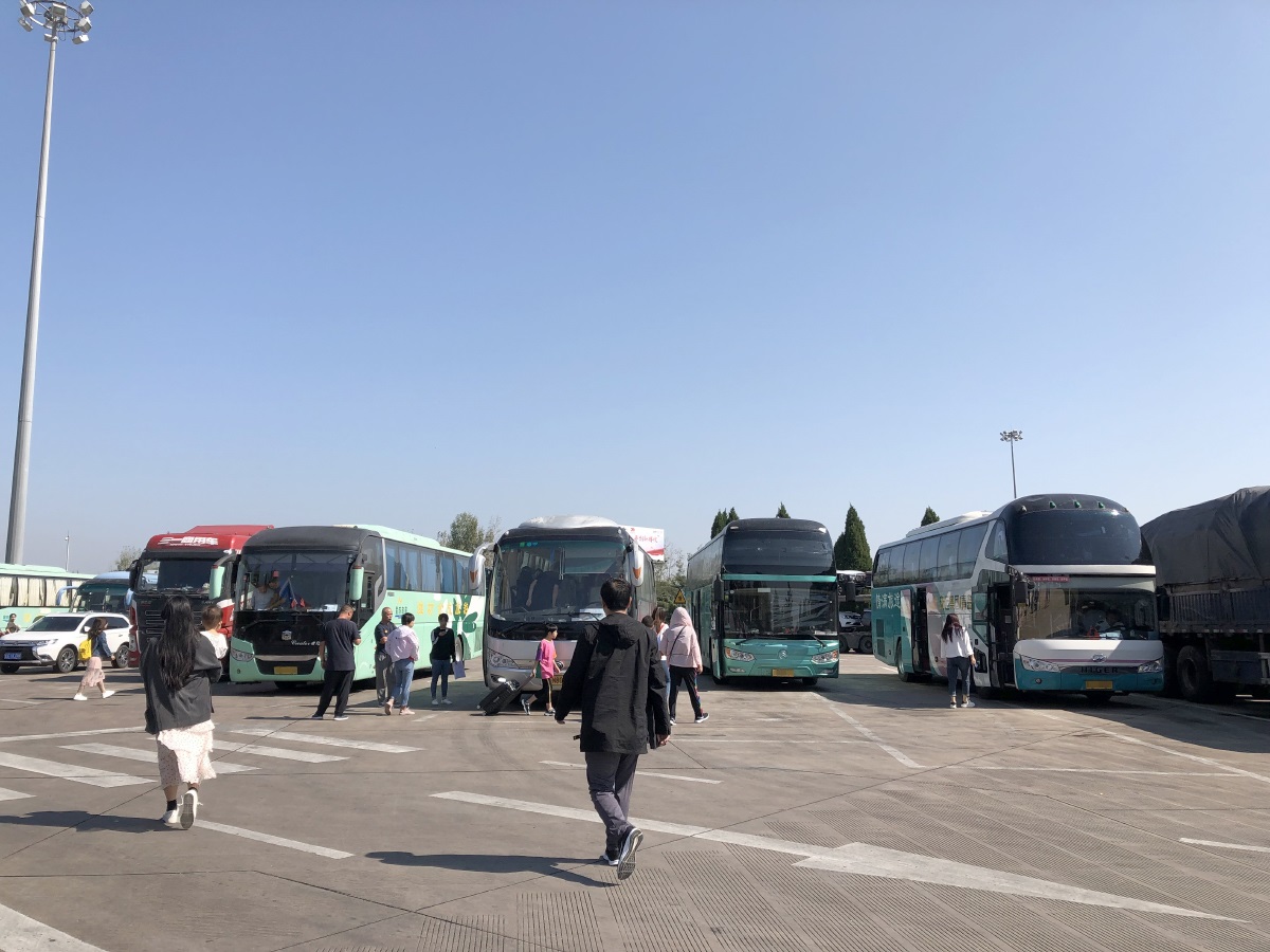 数据|5.6万辆收官！客车市场“期中考”放榜：宇通断层领先！远程领涨，5企业跑赢行业