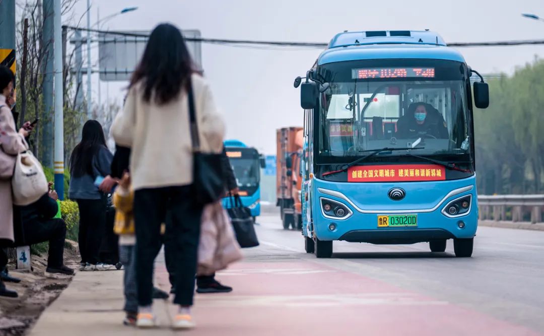 “点题”全国两会,宇通响亮作答 图片