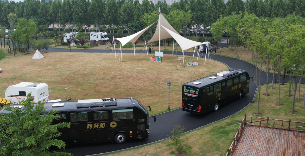 旅游持续火爆，民众出行意愿高涨，宇通客车“旅游全场景解决方案”为行业赋能
