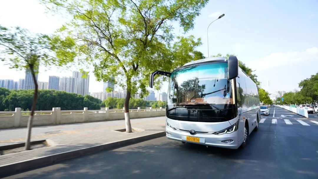 国风车奔赴丝绸路！宇通携手甘肃旅汽打造西北高端游