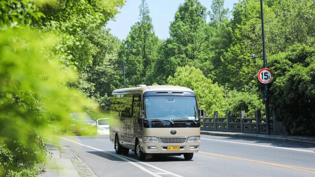向高处行!宇通T7与天域S12奏响高端化战略“开门红” 图片