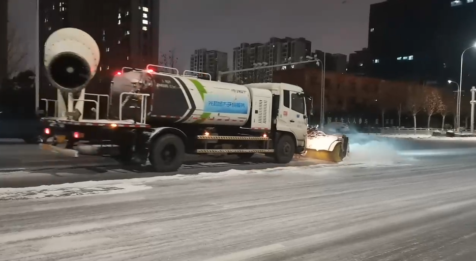 全军出击！宇通环卫以雪为令齐奋战，破冰除雪保畅通