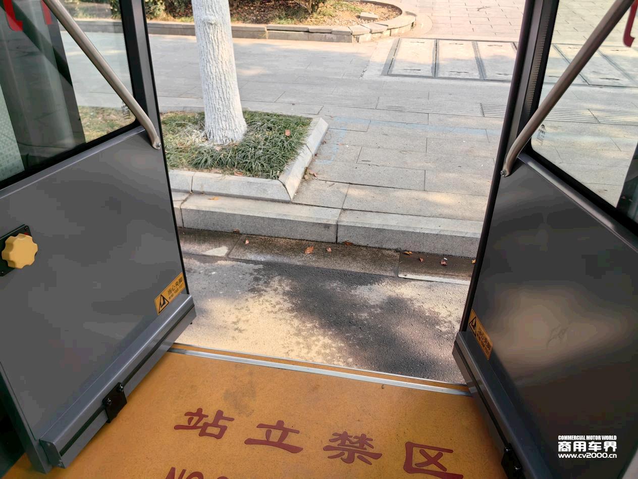 林师傅：宇通纯电动微循环公交确实很便捷！