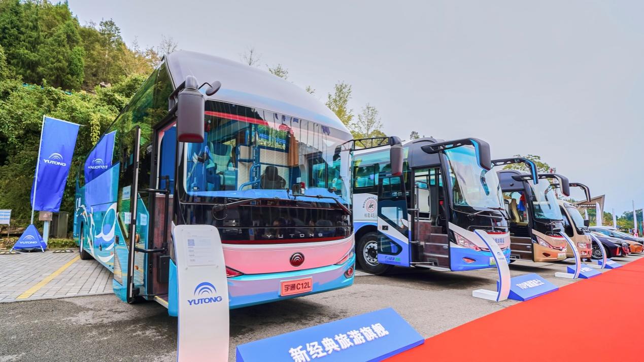 旅游持续火爆，民众出行意愿高涨，宇通客车“旅游全场景解决方案”为行业赋能