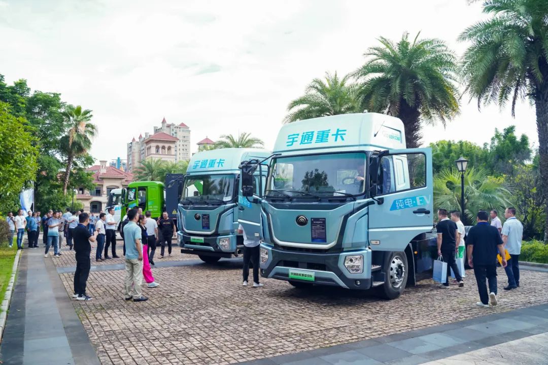 实力见证 | 宇通重卡400度充电牵引车亮相赣州，定义续航新标准