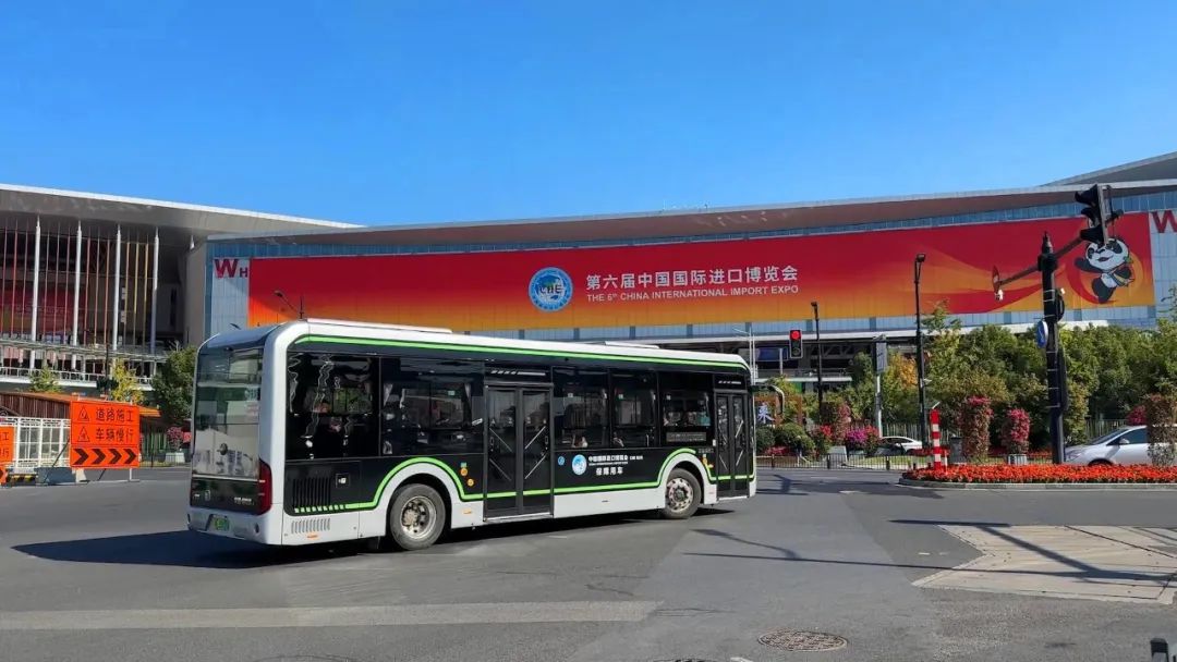 六次护航进博会后，他说……