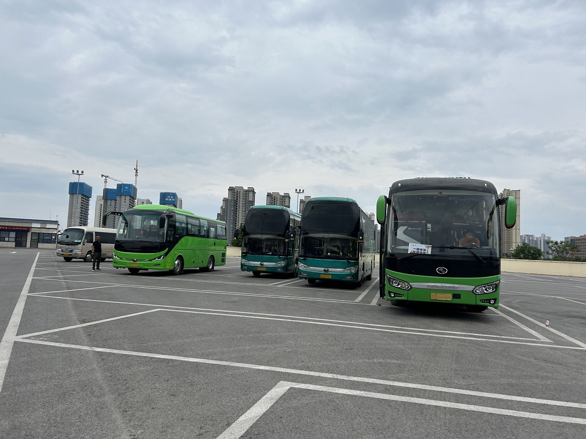 数据|5.6万辆收官！客车市场“期中考”放榜：宇通断层领先！远程领涨，5企业跑赢行业