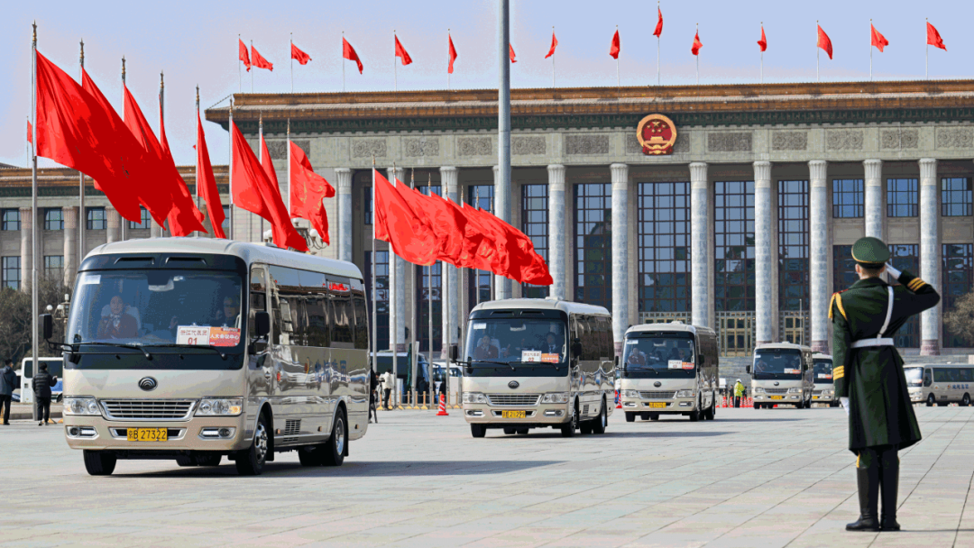 本次两会唯一高端公商务客车！宇通T7十年铸就品牌高端之路
