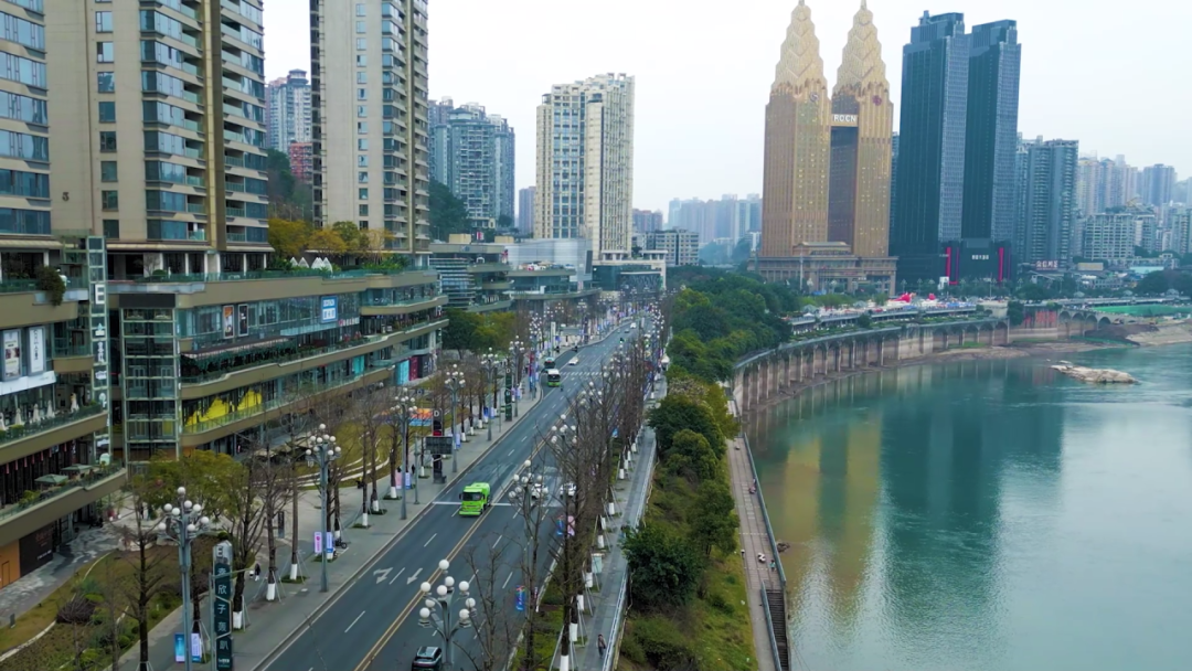 宇通新能源环卫┃再绘重庆绿水青山间的城市答卷