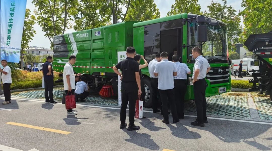 智驱环卫,绿满华东!宇通环卫携新能源装备与智慧解决方案亮相抚州! 图片