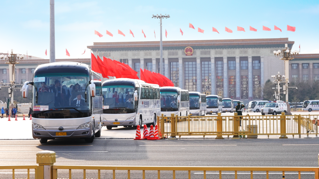本次两会唯一高端公商务客车！宇通T7十年铸就品牌高端之路