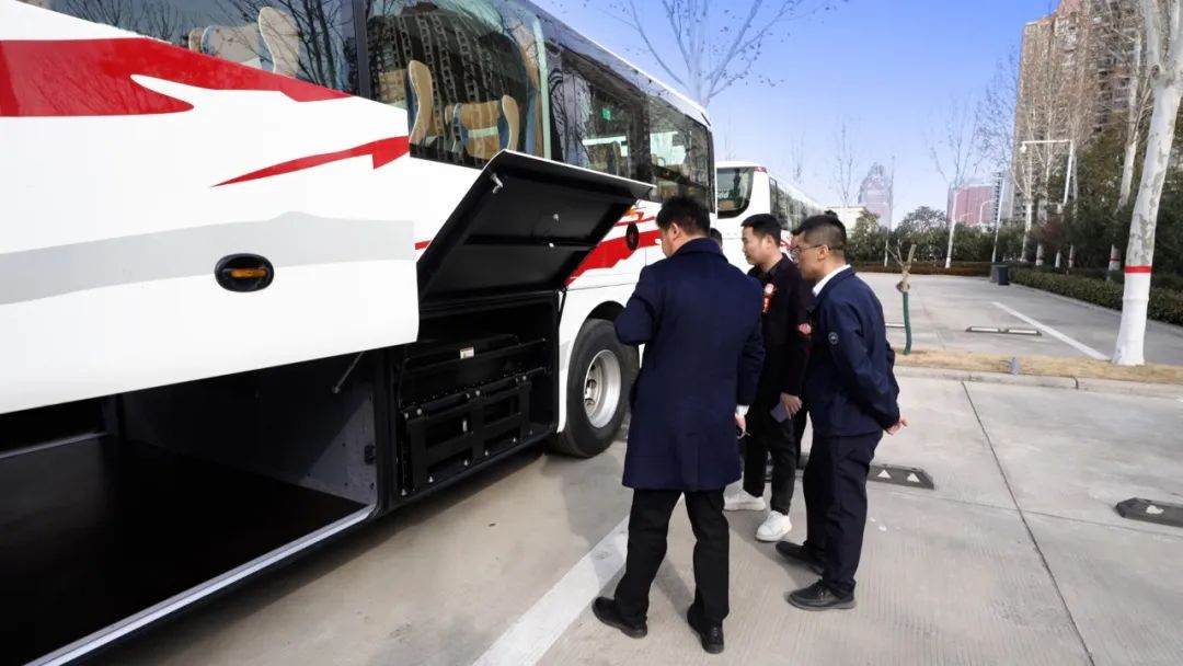 深化全域电动化布局!C11E领衔100辆宇通客车交付广州 图片