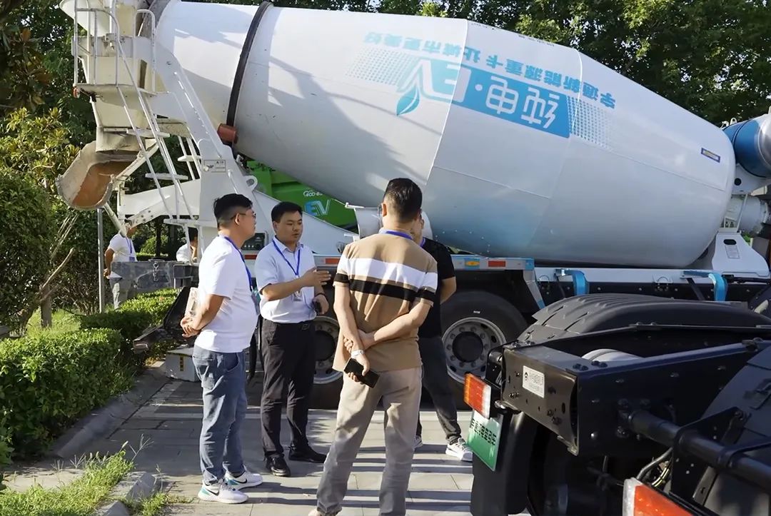 助力行业绿色转型，宇通重卡全系新品登陆许昌