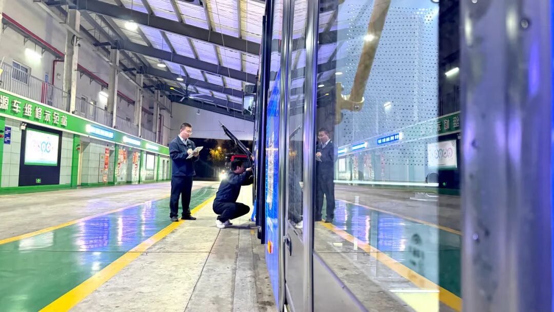 八届全勤!车型焕新!宇通为进博会保驾护航 图片