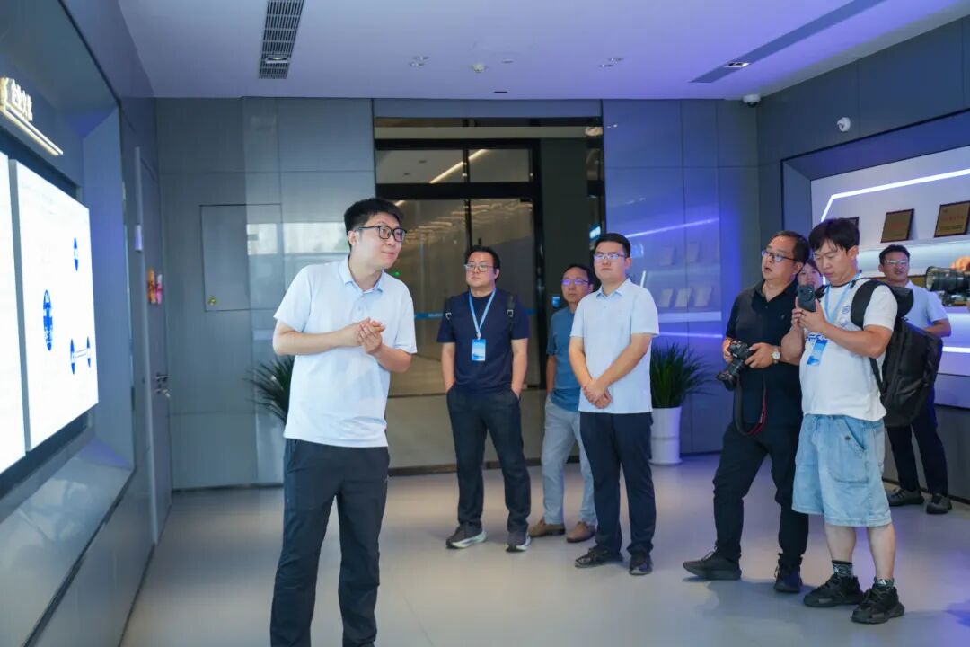 权威媒体团走进宇通,参观体验宇通高端制造 图片