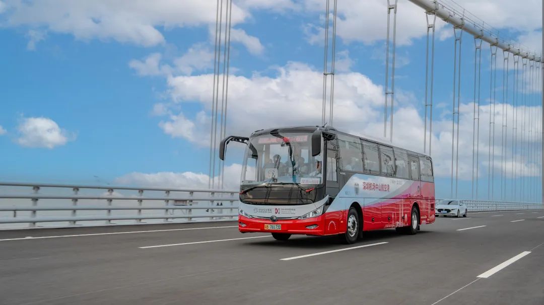本次两会唯一高端公商务客车！宇通T7十年铸就品牌高端之路