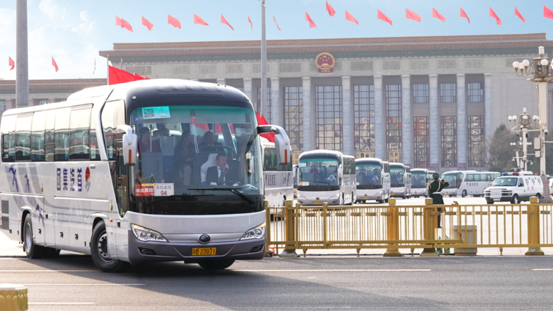 本次两会唯一高端公商务客车！宇通T7十年铸就品牌高端之路