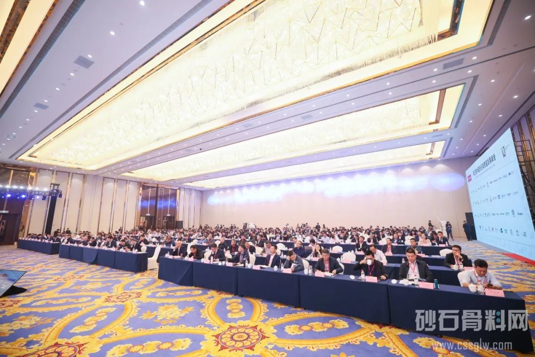 受邀出席中国砂石高质量发展峰会，宇通矿卡再获殊荣！