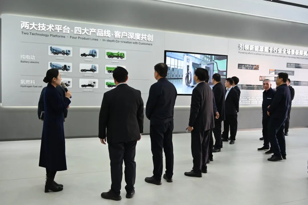 实力见证 | 嘉峪关市领导莅临宇通重卡调研，共筑绿色运输美好未来