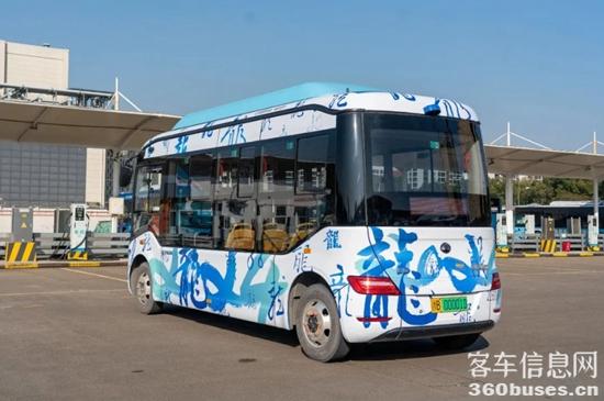 1709258953411238.jpg 新春“氛围组”大赏,这些宇通公交车你打卡了吗?
