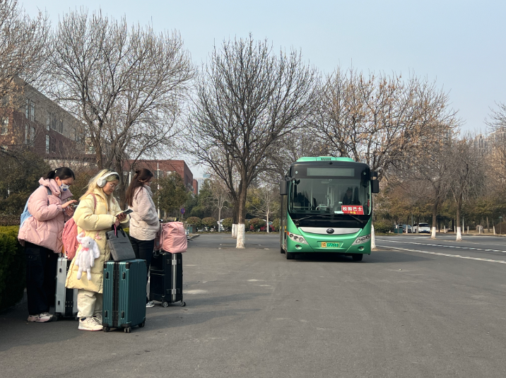 共青团点赞！定制公交拓宽市民“幸福路”