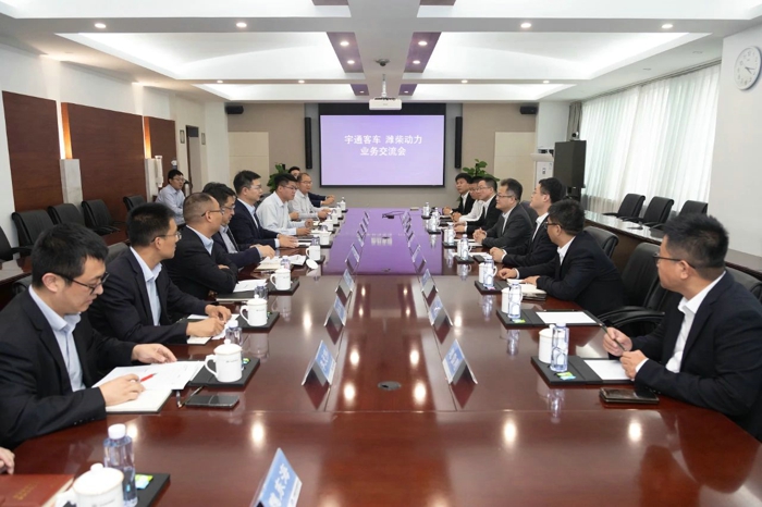 潍柴动力、宇通客车再签战略合作协议 满慎刚与汤玉祥出席3.jpg