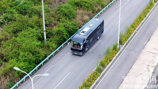 以高端化破局:贵州欢乐假期携手宇通C12L领跑旅游新蓝海 16.jpg