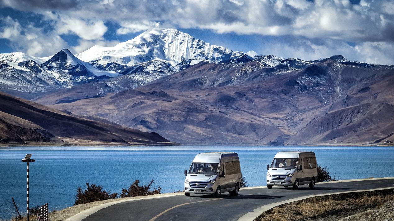 旅游持续火爆，民众出行意愿高涨，宇通客车“旅游全场景解决方案”为行业赋能