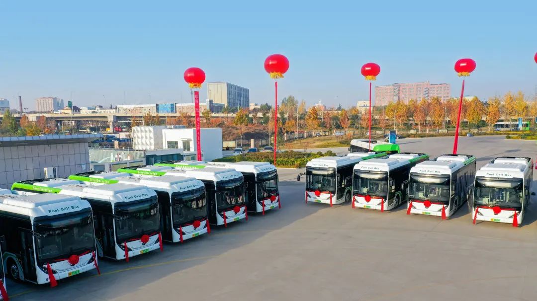 2023国内最大批量氢燃料公交订单！宇通100辆氢燃料交付绿城