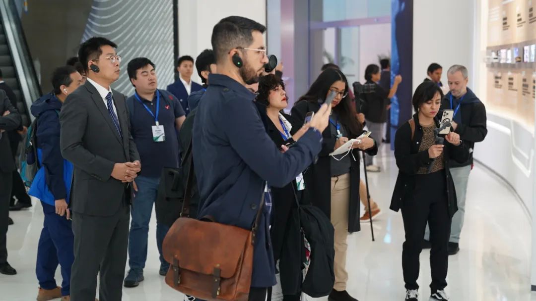 拉美十国主流媒体团齐聚宇通，触摸高质量出海的“宇通脉搏”