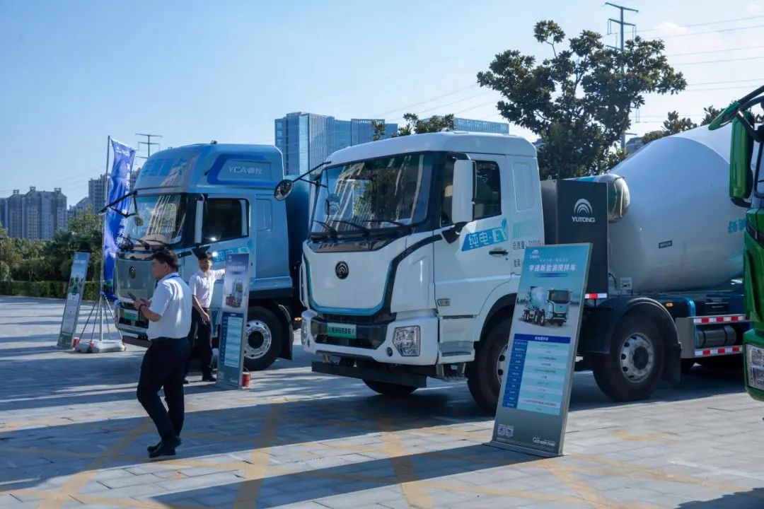 助力行业绿色转型，宇通重卡全系新品登陆许昌